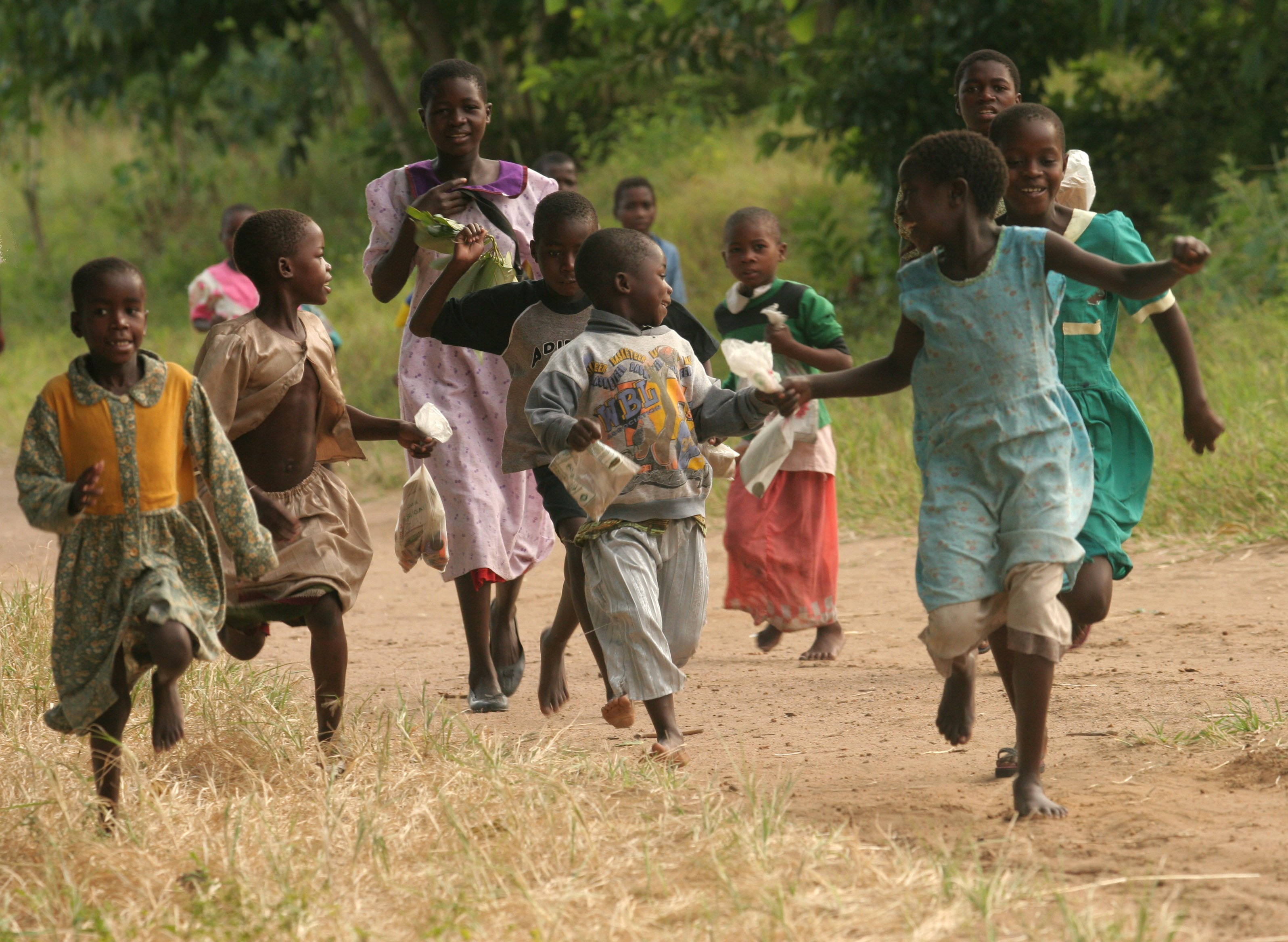 gard-children group of children running in countryside